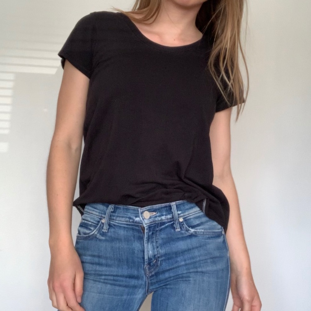 Lululemon plain black tshirt